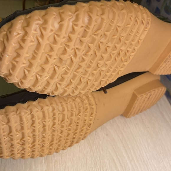 JBU Duck Boots - Picture 4 of 5